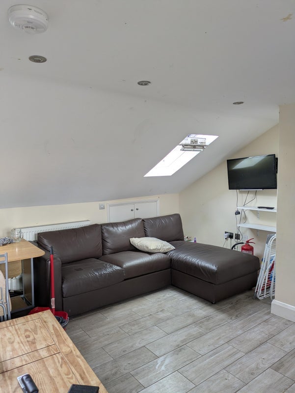Room Commercial Way in Greater London