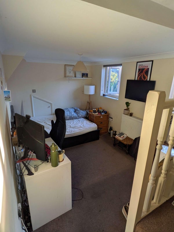 Flat Commercial Way in Greater London