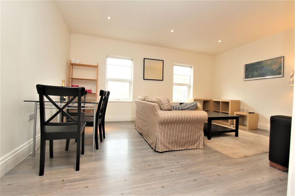 Flat Seven Sisters Road in Greater London