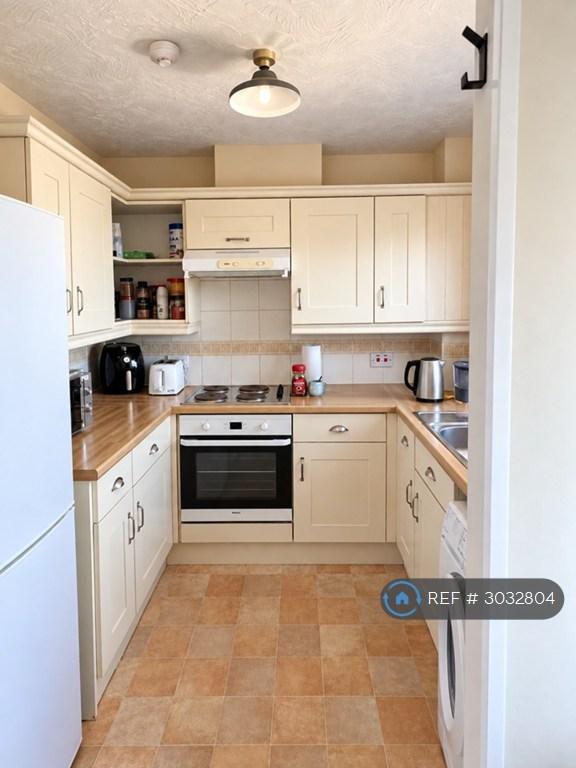 Flat Hesper Road in Colchester