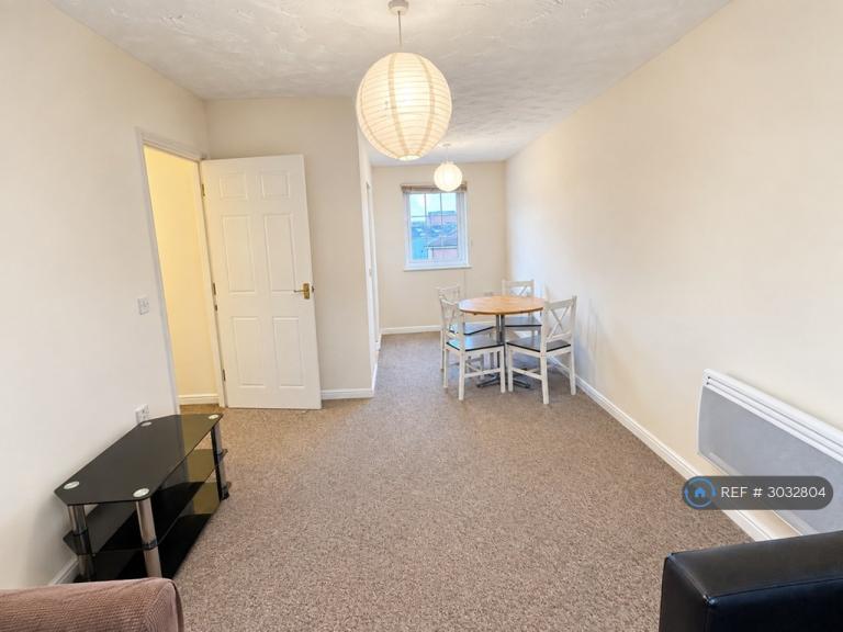 Flat Hesper Road in Colchester