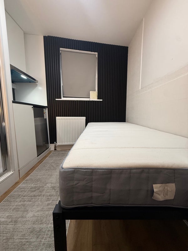 Flat Sidney Grove in Greater London