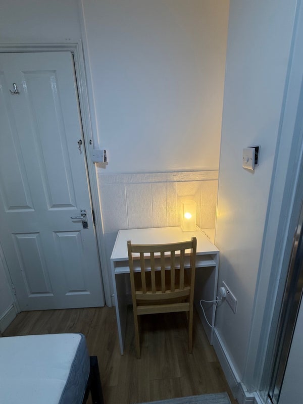 Flat Sidney Grove in Greater London