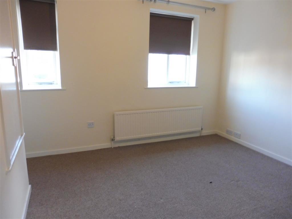 House Bonniksen Close in Royal Leamington Spa