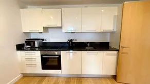 Flat Stoneleigh Park Road in Epsom and Ewell