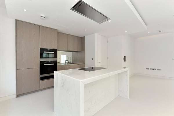 Flat Mark Lane in City of London