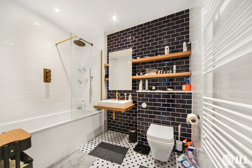 Flat Castle Slip in Greater London