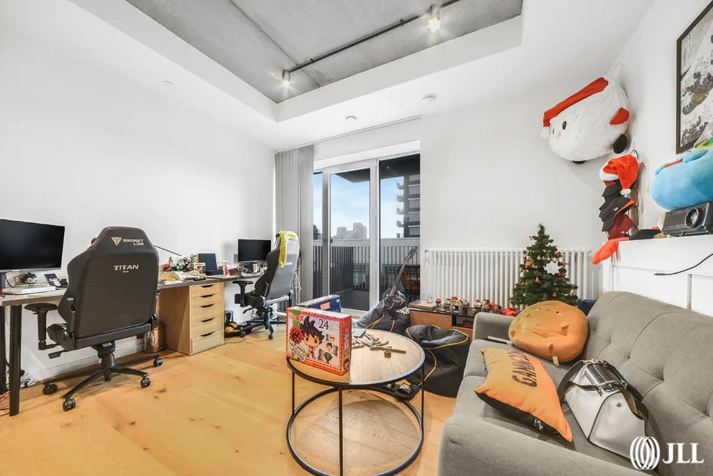 Flat Castle Slip in Greater London