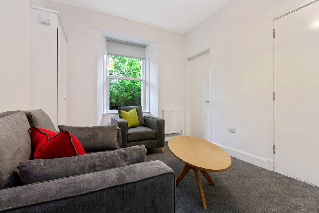 Flat Upper Grove Place in City of Edinburgh