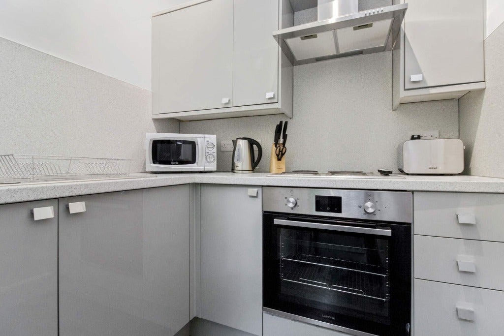 Flat Upper Grove Place in City of Edinburgh