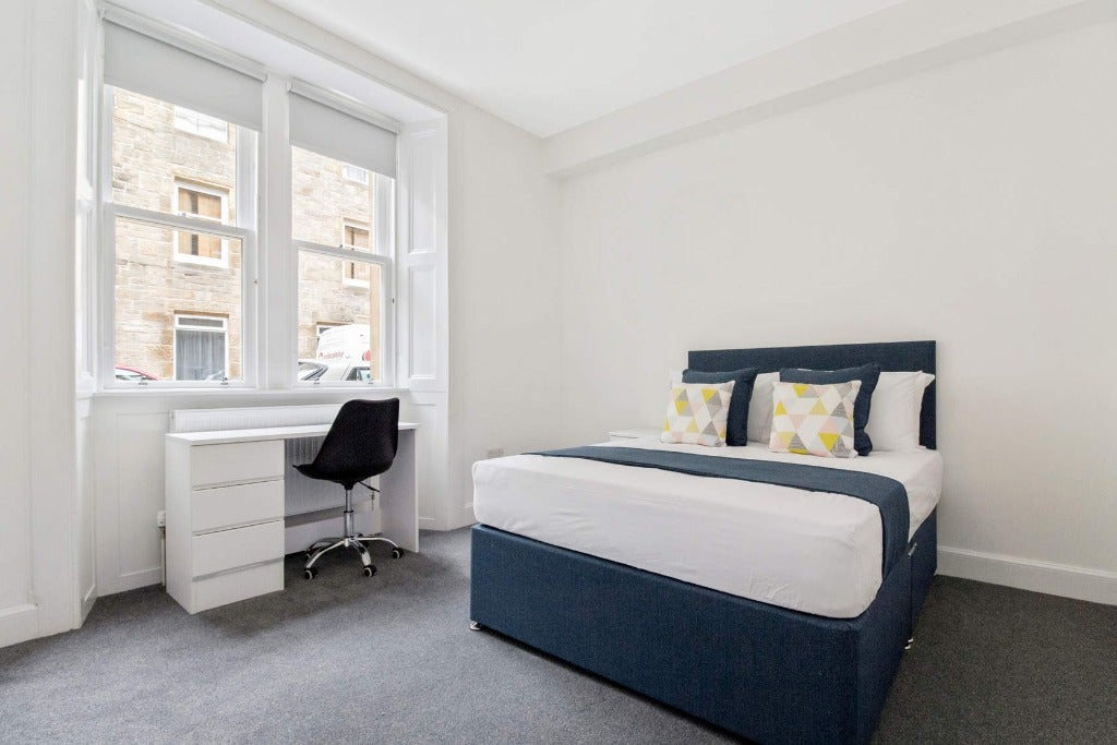 Flat Upper Grove Place in City of Edinburgh