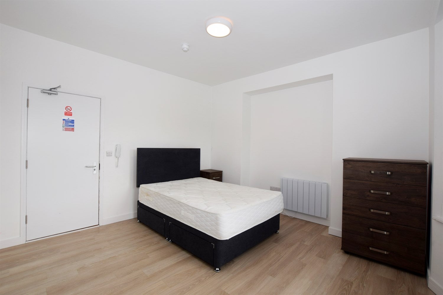 Room Longford Road in Arun