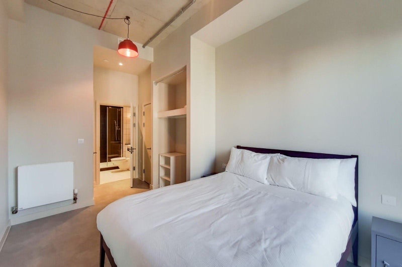 Room Atlantic Crescent in Greater London