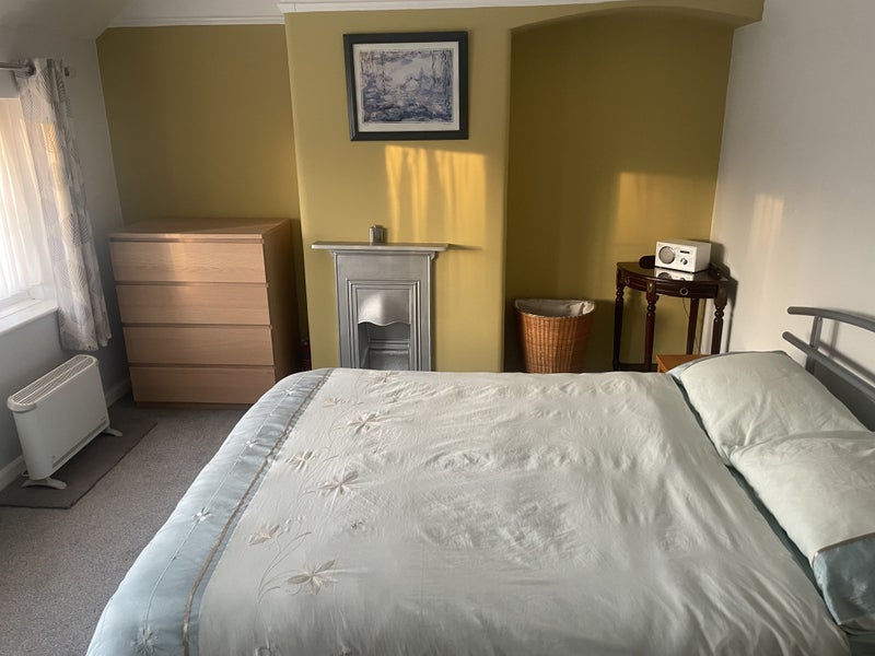 Room Barrow Hill Road in Bristol