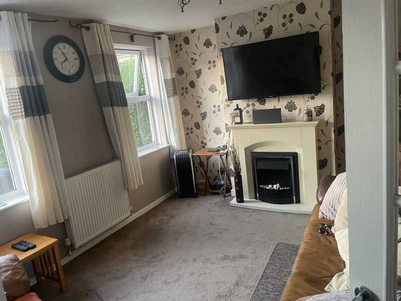 Room Barrow Hill Road in Bristol