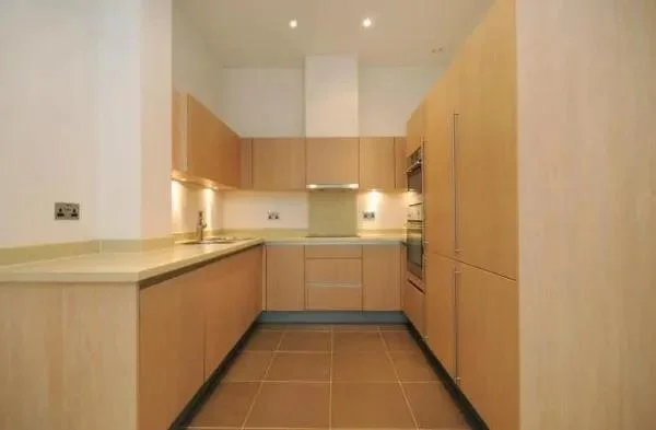 Flat Bromyard Avenue in Greater London
