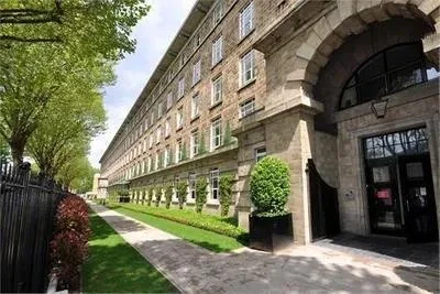 Flat Bromyard Avenue in Greater London