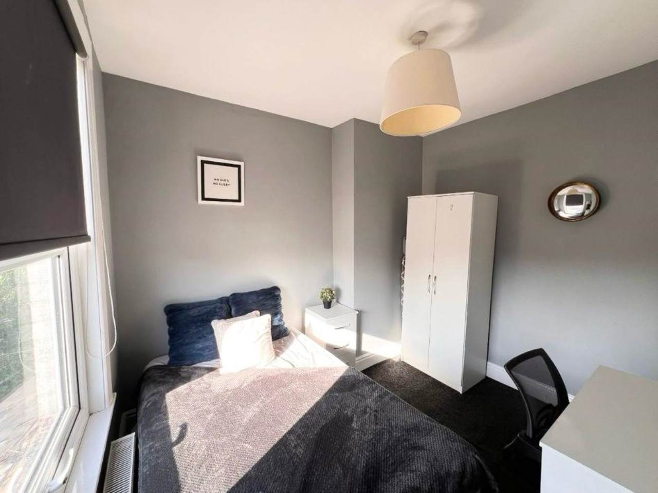 Room Knowle Terrace in Leeds