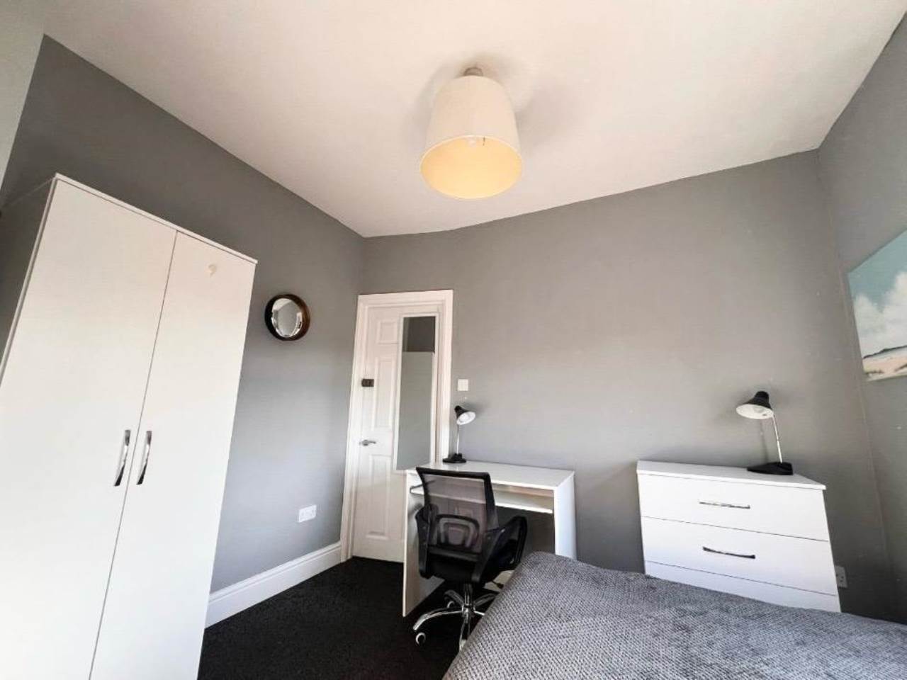 Room Knowle Terrace in Leeds