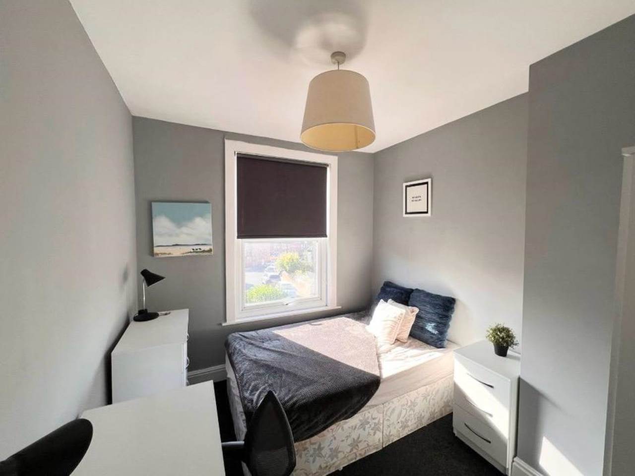 Room Knowle Terrace in Leeds