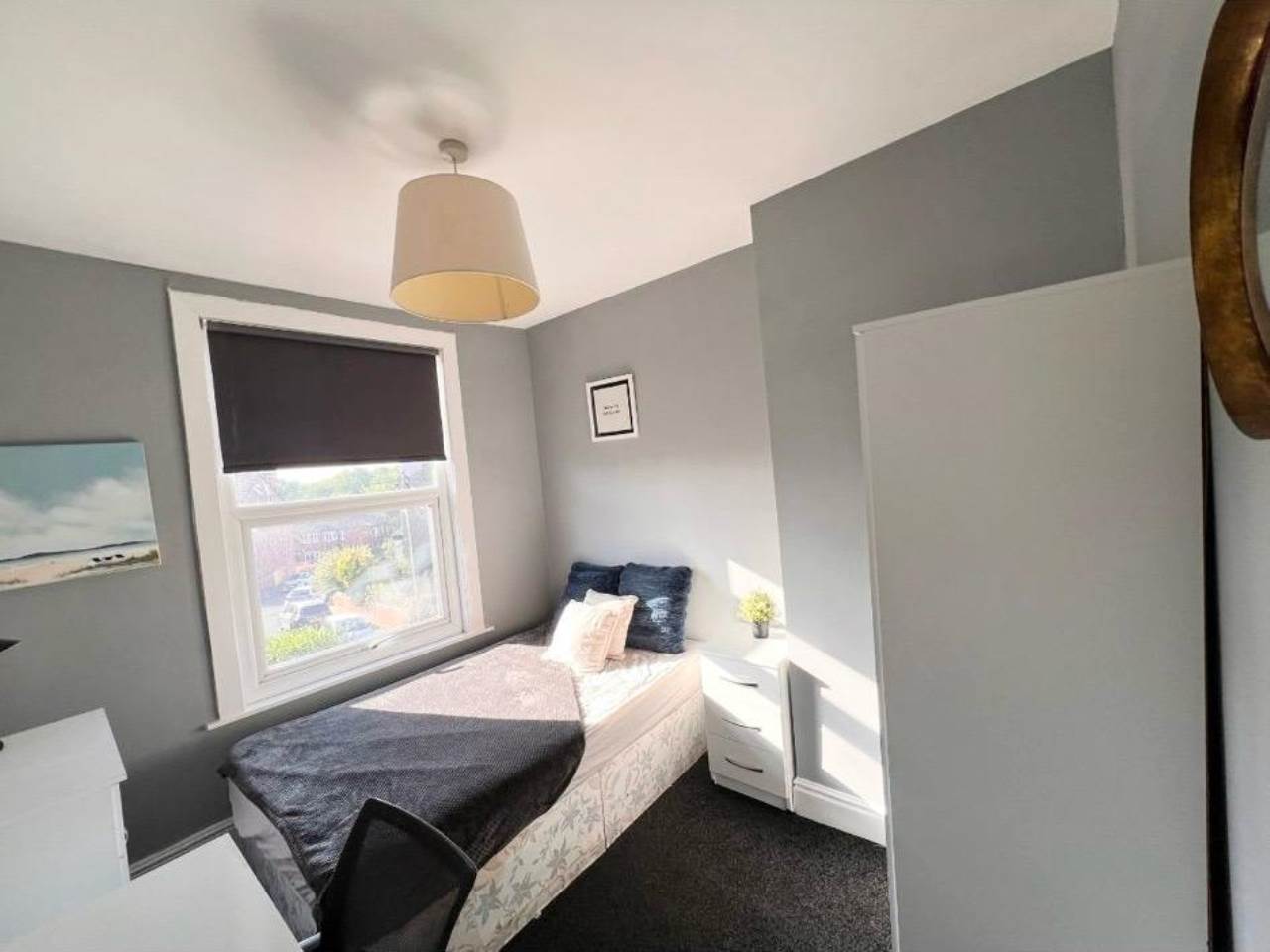 Room Knowle Terrace in Leeds