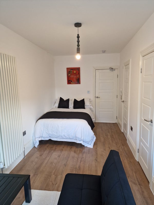 Room The Crescent in Greater London