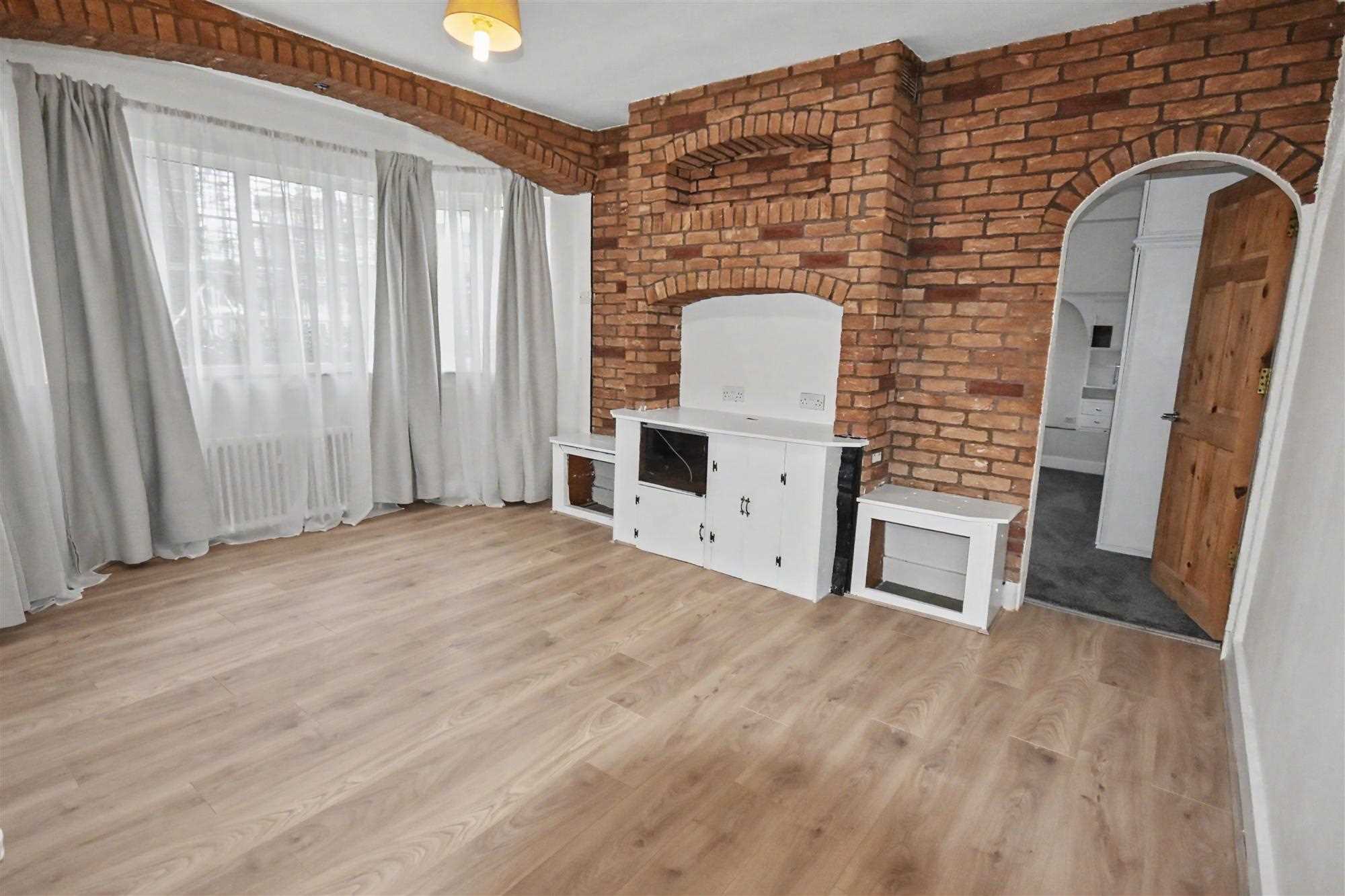 Flat Chiswick Village in Greater London