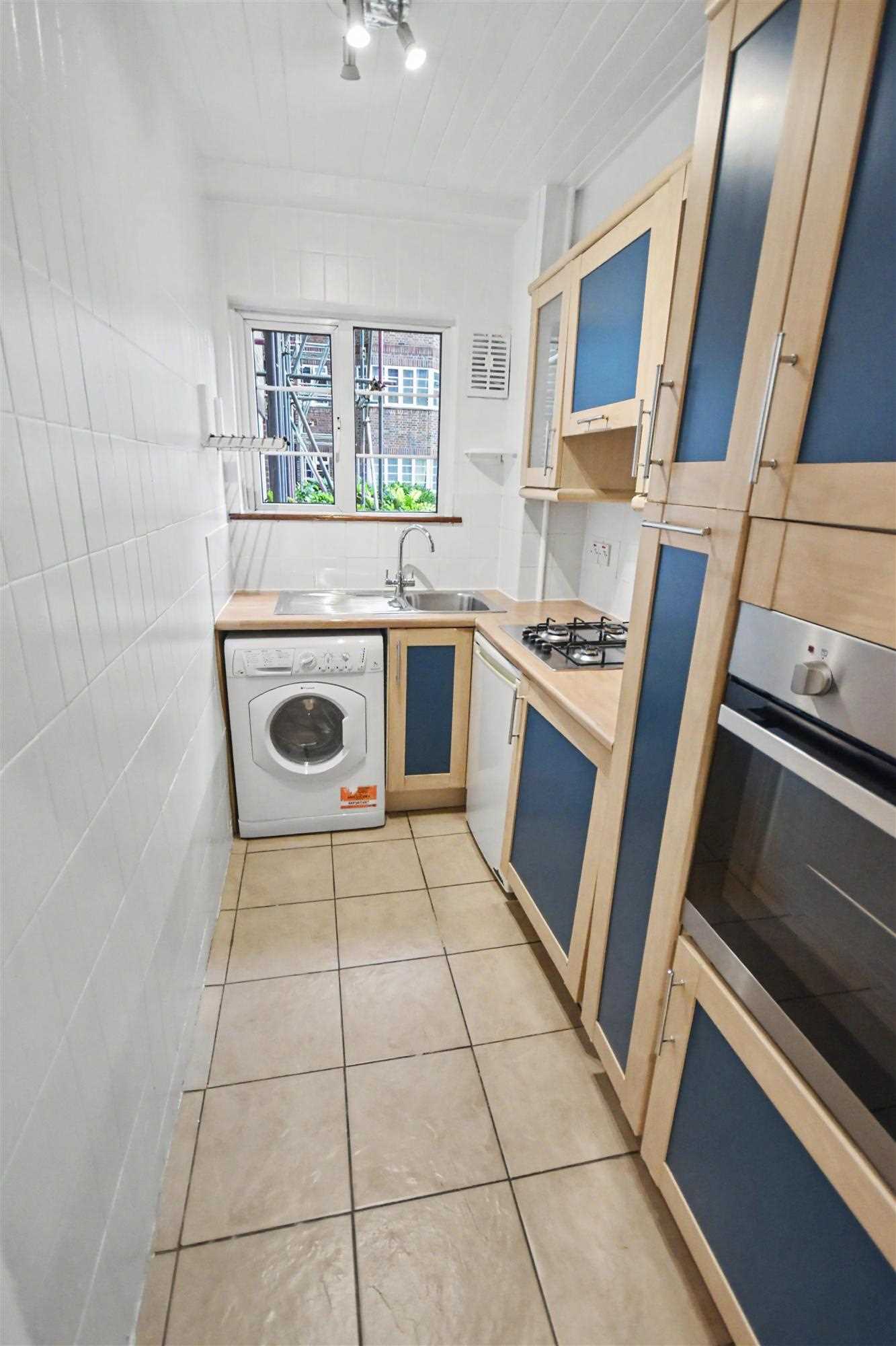 Flat Chiswick Village in Greater London