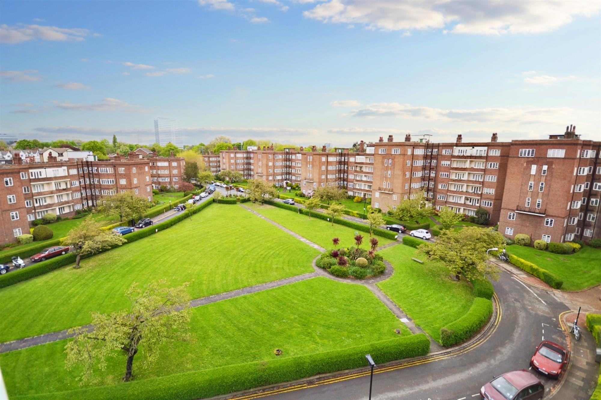 Flat Chiswick Village in Greater London