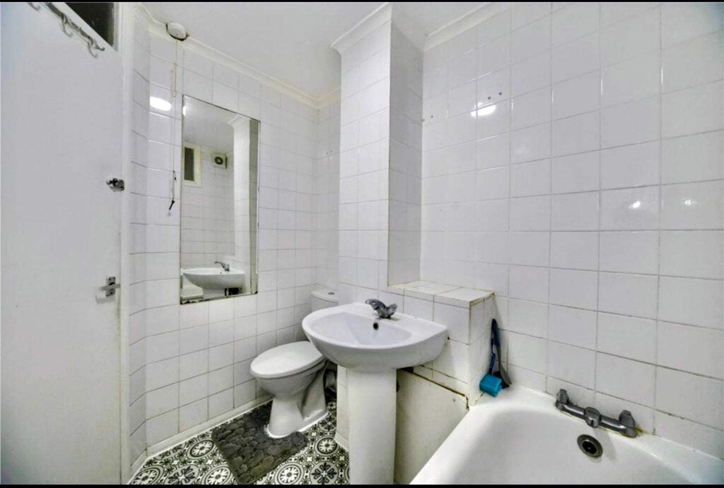 Flat Gurney Close in Greater London