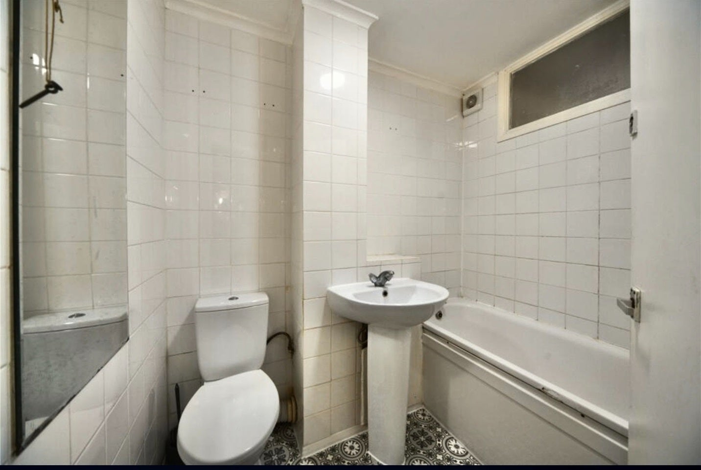 Flat Gurney Close in Greater London