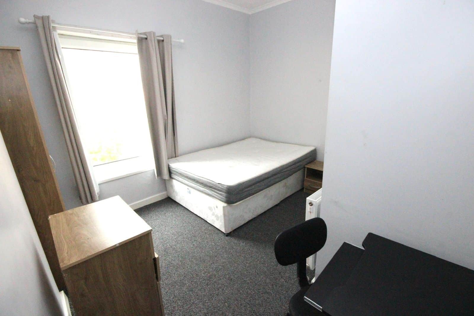 Room Blandford Road in Salford