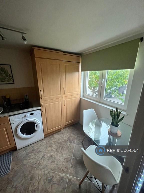 Flat Cairnfield Place in Aberdeen City