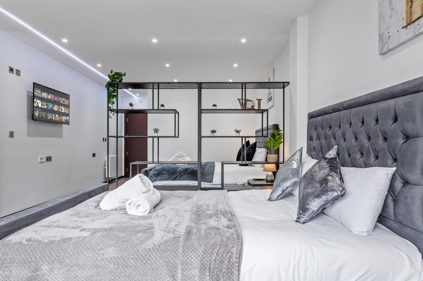 Flat Armitage Road in Greater London