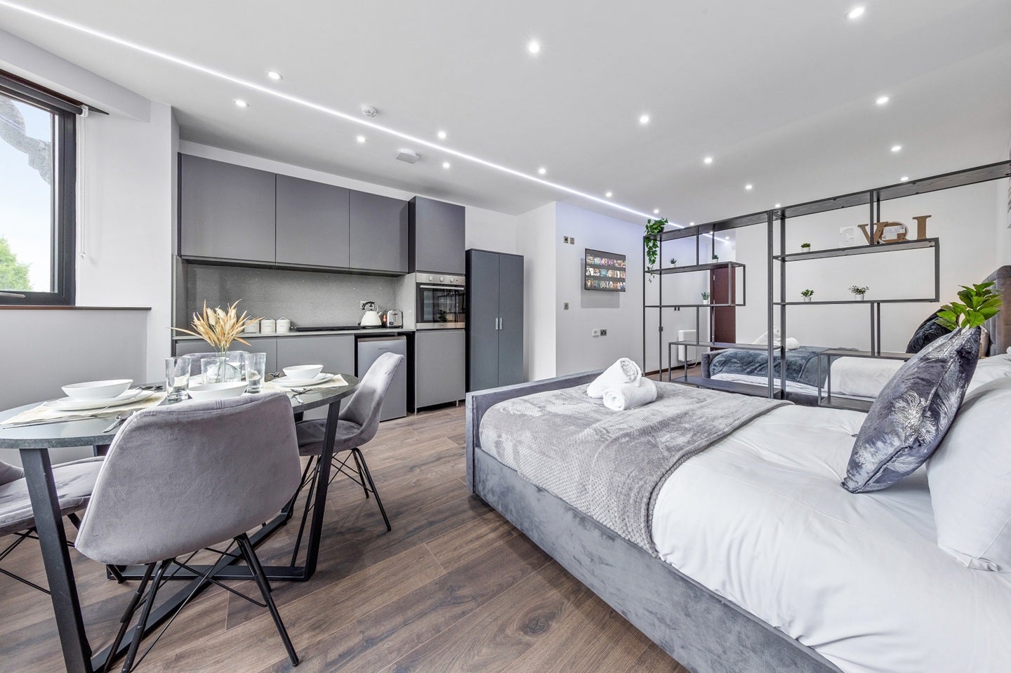 Flat Armitage Road in Greater London