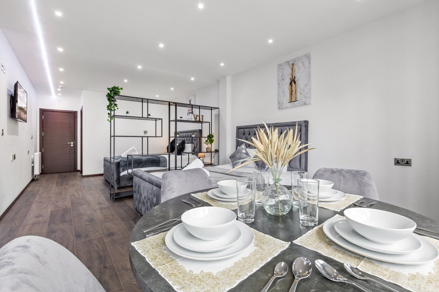 Flat Armitage Road in Greater London
