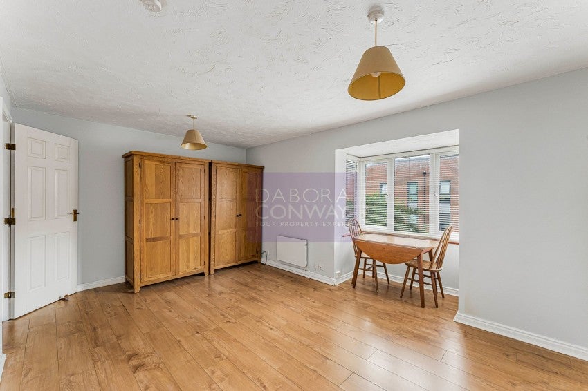 Flat Waterside Close in Greater London