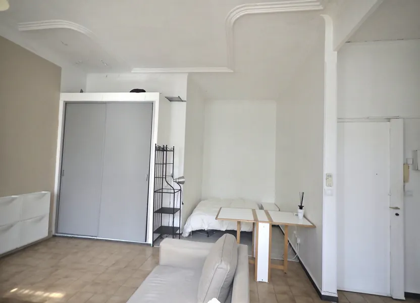 Flat Rue Decazes in Marseille