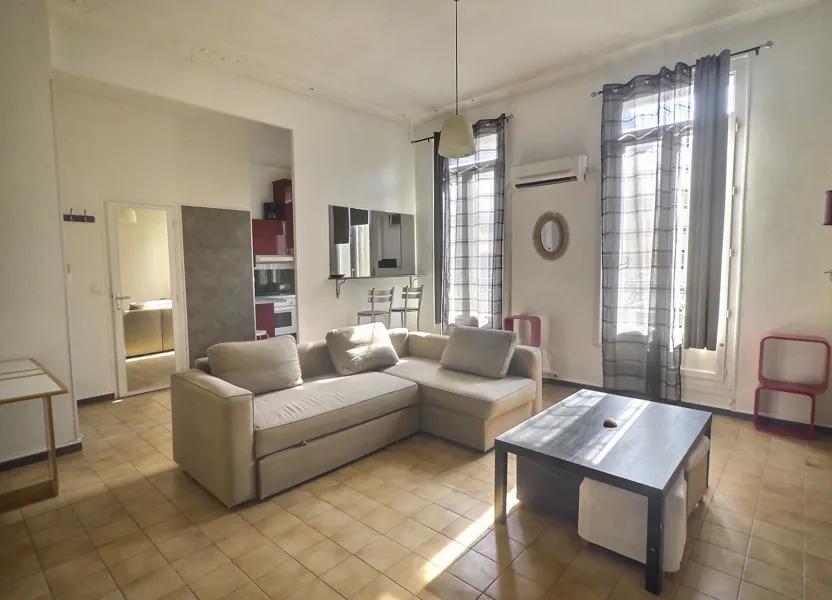 Flat Rue Decazes in Marseille
