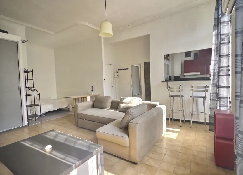 Flat Rue Decazes in Marseille