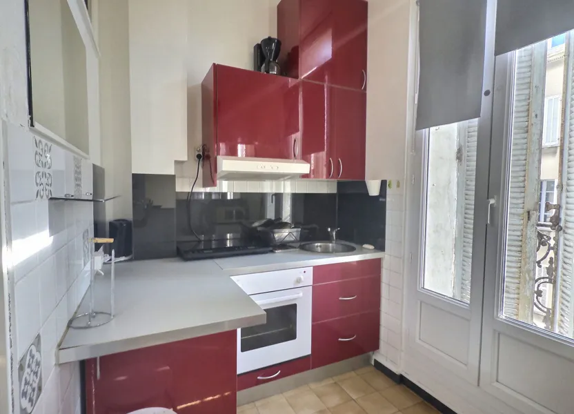 Flat Rue Decazes in Marseille