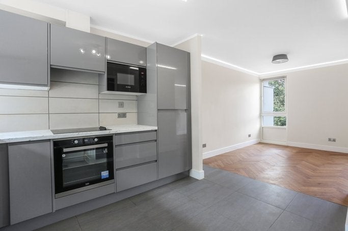 Flat Warwick Crescent in City of Westminster