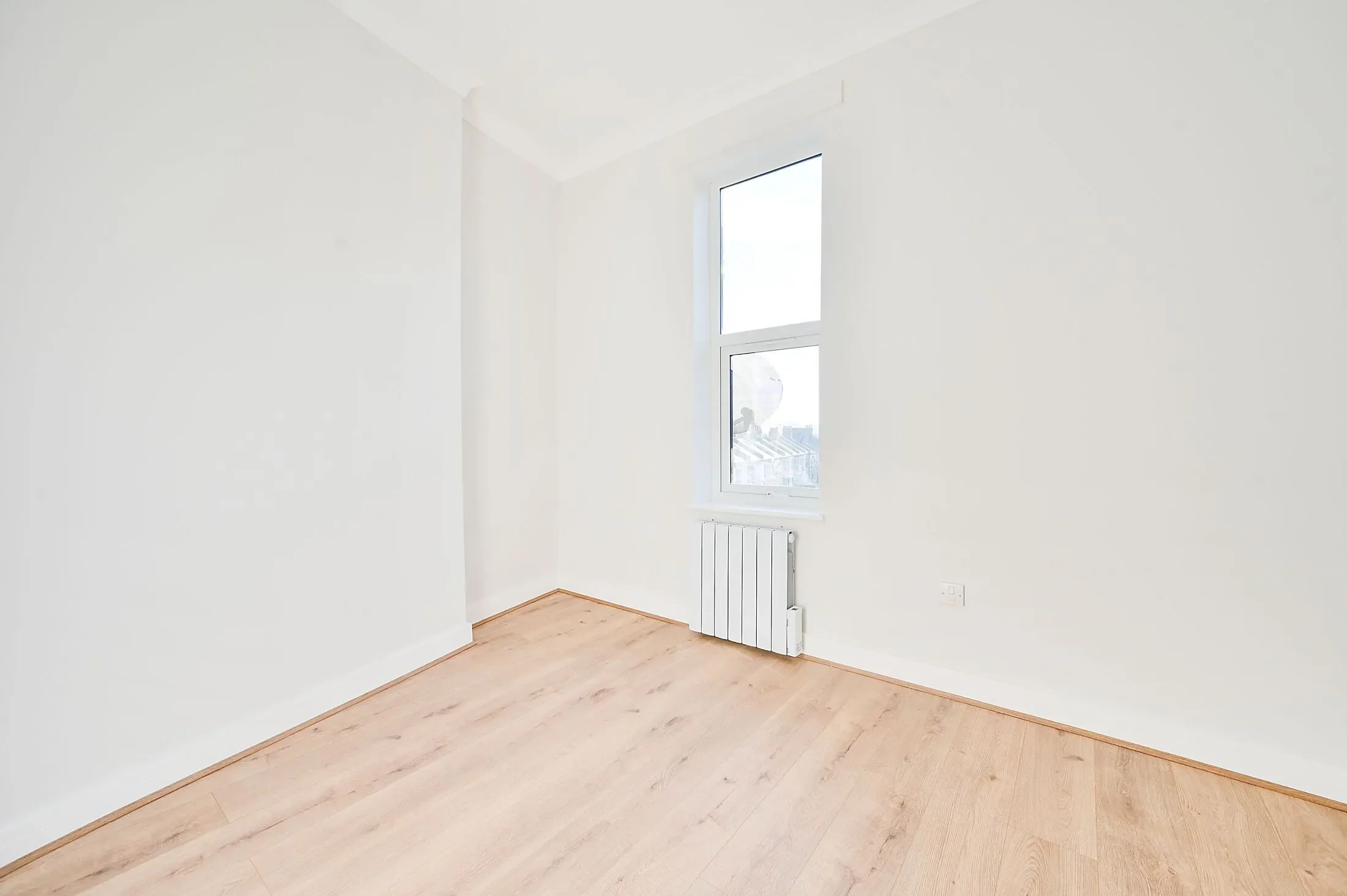 Flat Godolphin Road in Greater London