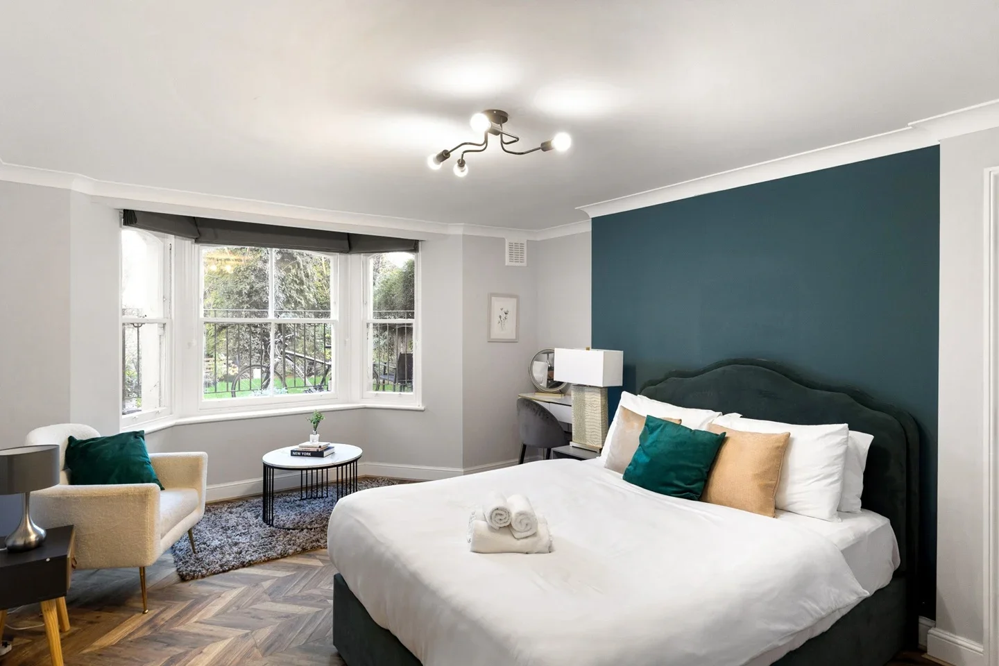 Flat Belvedere Road in Greater London