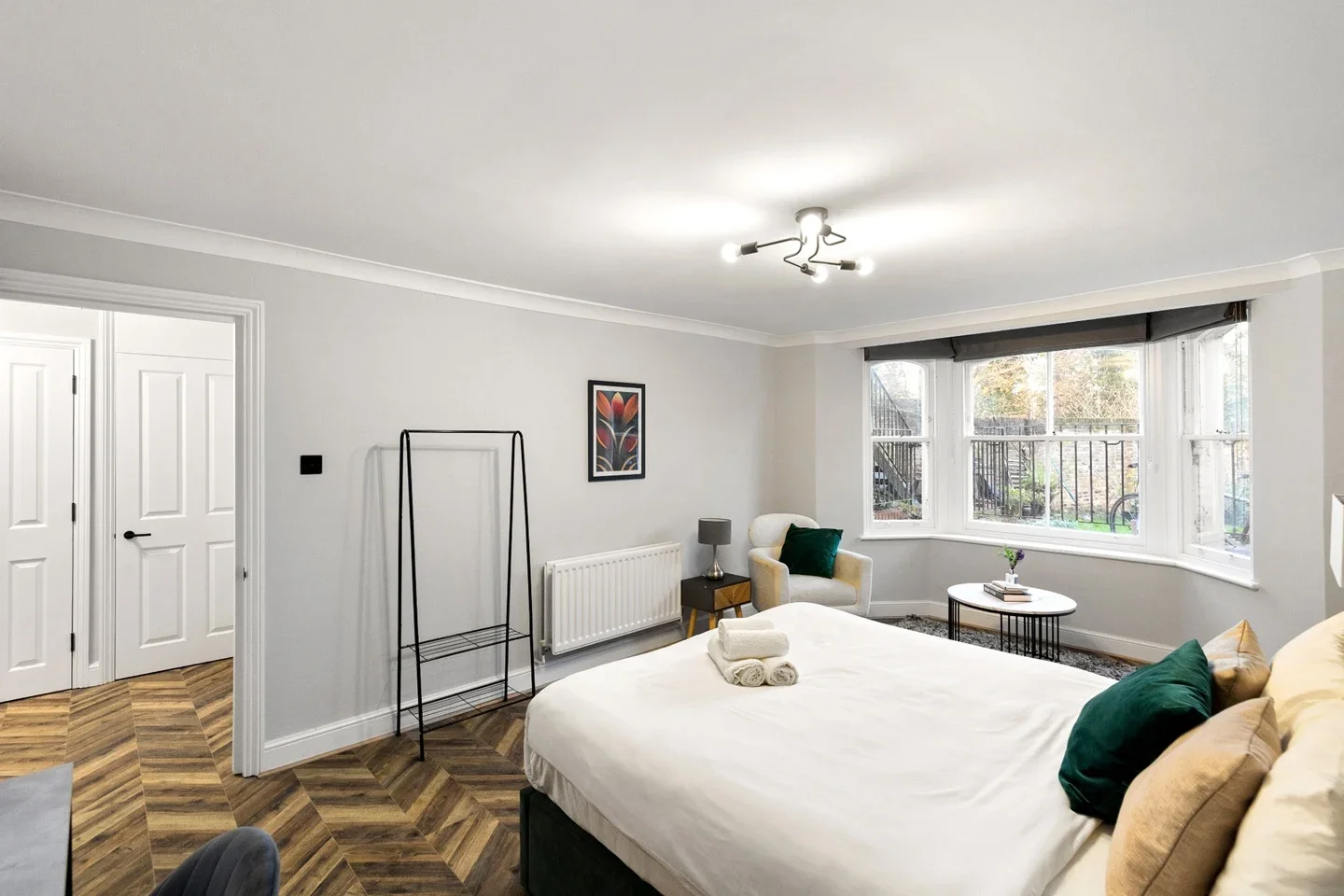 Flat Belvedere Road in Greater London