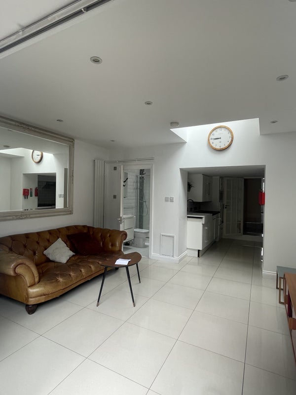 Room Rotherhithe New Road in Greater London
