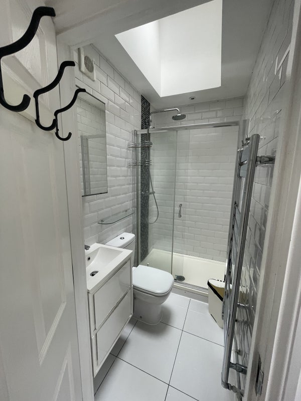 Room Rotherhithe New Road in Greater London