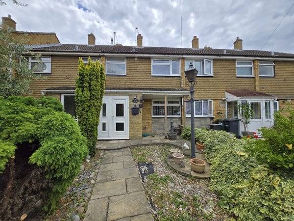 House Raglan Avenue in Waltham Cross
