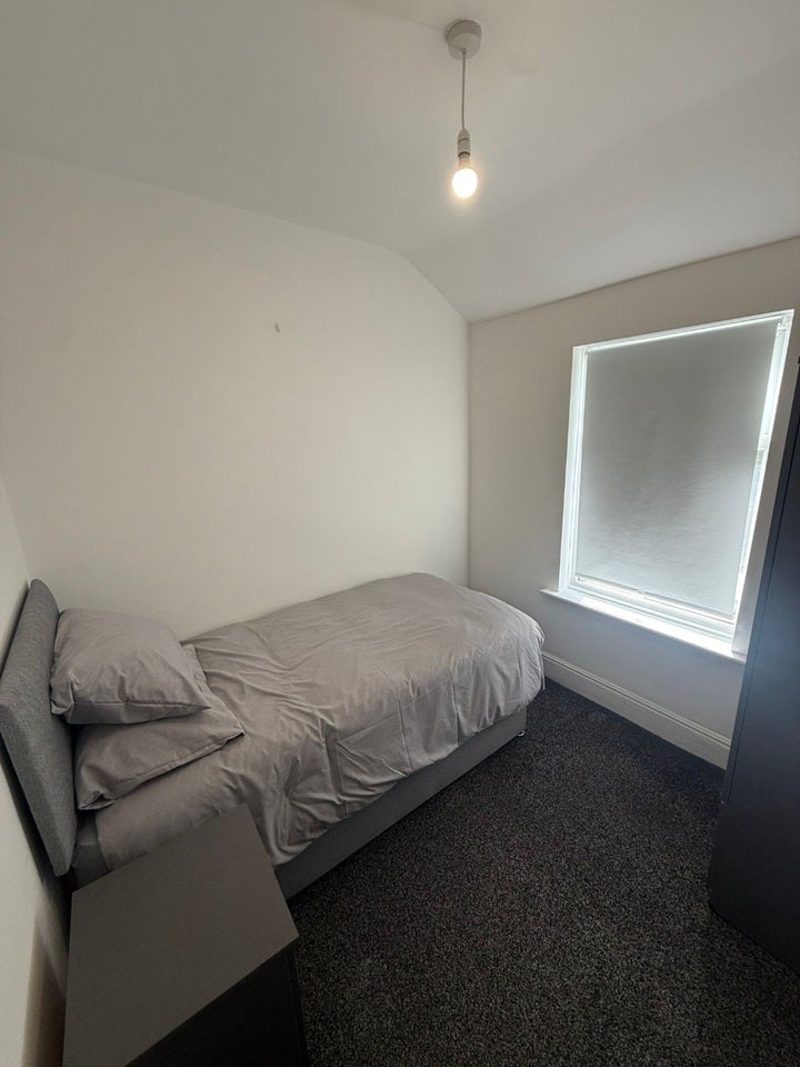 Room Richmond Road in Dudley