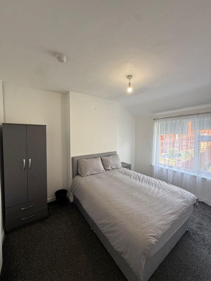 Room Richmond Road in Dudley